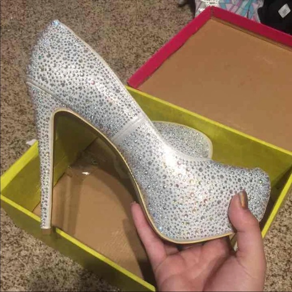 Charlotte Russe Pumps - Picture 2 of 4
